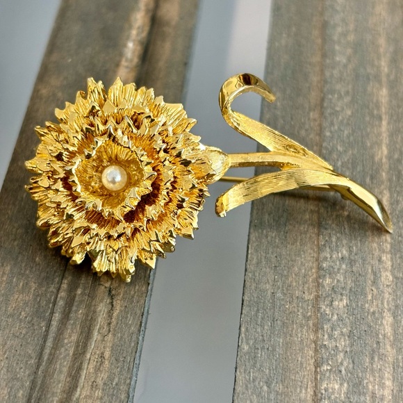 Stunning Vintage Dimensional Carnation Flower Brooch with Cultured Pearl - Picture 1 of 7